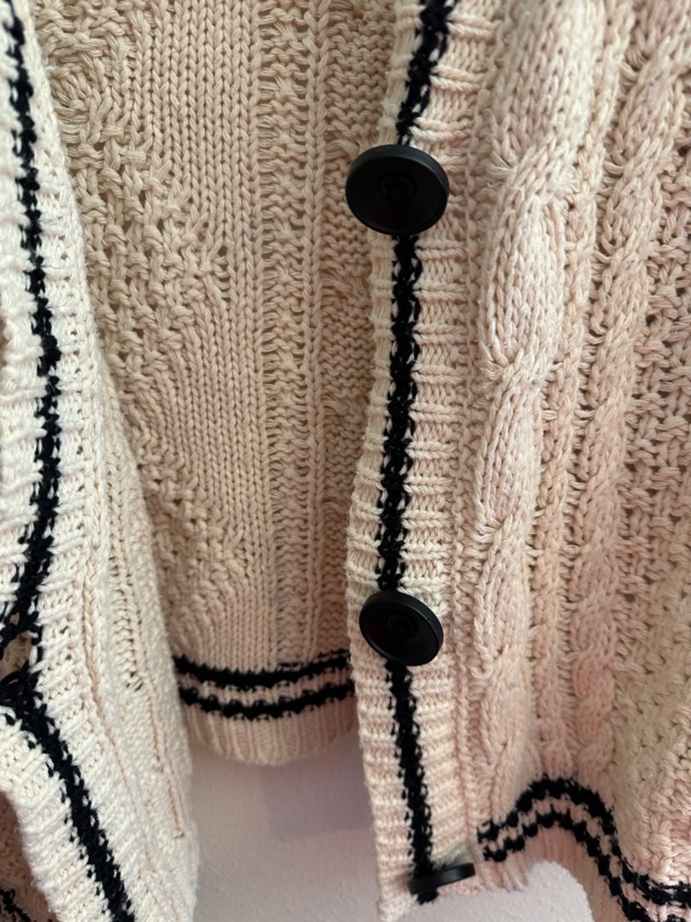 Taylor swift Cream Cable Knit V-Neck Button Cardigan with Black Trim - Picture 5 of 9